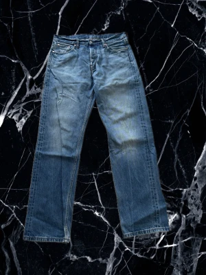 Weekday Jeans  - Tja, säljer ett par weekday jeans som är i storlek W:32 L:34. Modellen är Space Relaxed Straight Jeans. Hör av er om det finns några frågor 😁