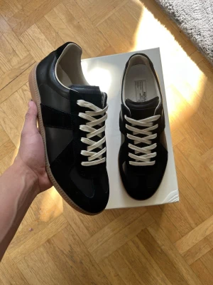 Maison margiela gats  - Svarta maison margiela gats storlek 43 helt nya riktigt sköna skor as feta perfekta till alla tillfällen