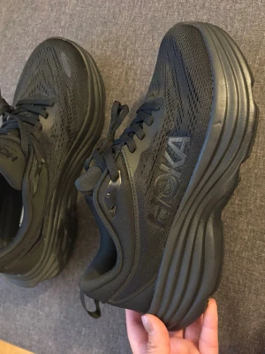 Hoka skor - Fits perfect for 38 or 38 1/2 🫶🏻 runs a bit small so originally shoes are size 39 💖