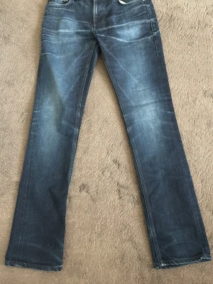 Nudie jeans - Säljer ett par ruggit snygga Nudie jeans då jag inte använder dem längre, model thin finn. Storlek W 32 L34. Pris går att diskutera 