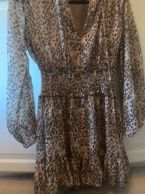 Långärmad klänning Zara - Leopard