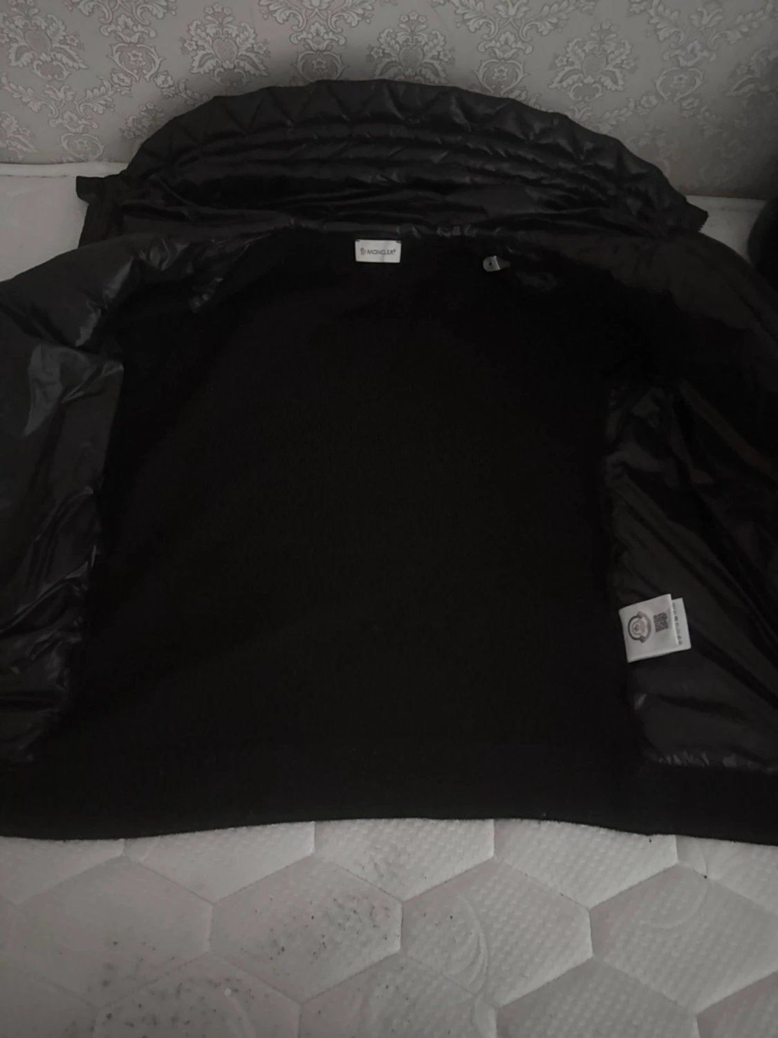 Svart pufferjacka med huva Moncler - 3