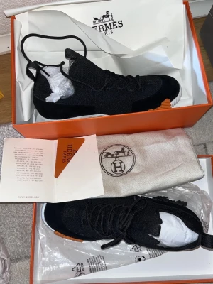 1700 - Sneakers med box
