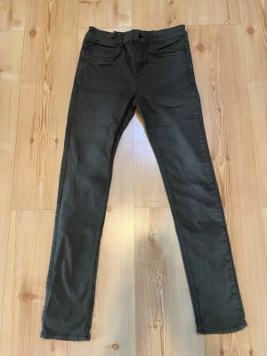 Gröna byxor från lindex - Längd: 100 cm och midjan: 70 cm