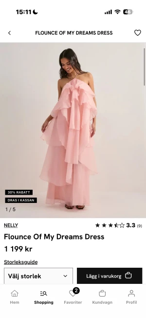 Ljusrosa balklänning från Nelly - Superfin balklänning, helt ny och aldrig använd. Prislappen sitter kvar. Nypris 1199! Skriv privat om fler frågor 💕