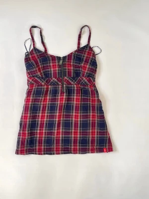 Rutig babydoll top med dragkedja - Smocked back ,adjustable straps  Fits only M/L 