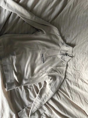 Off-White halvzip och en brun - Jack and Jones halfzip båda för 350:-