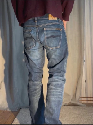 Nudie Jeans 33/34 - Säljer nu dessa galet feta Grim trim Nudie jeansen i storlek 33/34 Modellen är 188cm och väger 78kg  Total längd: 106 Benöppning: 20 Midja: 42  Priset kan som alltid diskuteras, hör av er vid minsta fundering! Mvh Charlie