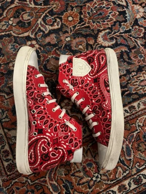 Saint Laurent Paris ”Bedford red bandana” sneakers - Very cool sneakers from Saint Laurent Paris. The famous Bedford model designed by Hedi Slimane. Later on made in a bandana pattern. Very good condition except the sole but it won’t be a big problem when wearing 