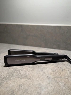 Remington plattång - Säljer en plattång från Remington då jag fick en ny. 2 m lång sladd.