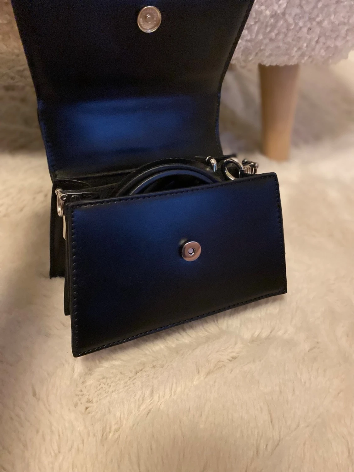Svart minihandväska i läderlook från NK-AD - 4