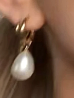 Droppformade örhängen  - Droppformade örhängen (finns stora och små) rostfria 🩷