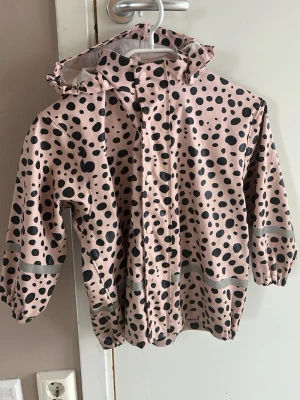 Regnjacka 110 - Leopardmönstrad. 