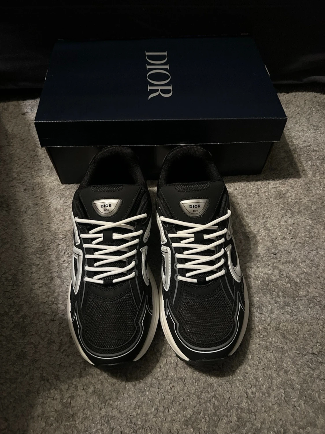 B30 skor vit svarta  - 1