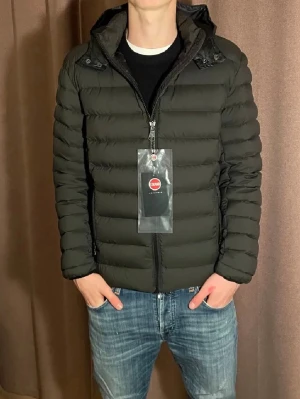 Colmar jacka - Riktigt fet colmar jacka helt ny med lappen kvar. Är i storlek 48 dvs m/s, köptes för 3500👊och perfekt nu till våren✌️ifall ni vill ha fler bilder eller några funderingar är de bara att skriva 