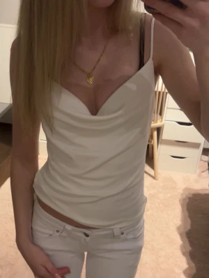 Vit top🤍 - Jättefin topp som aldrig använts🩷