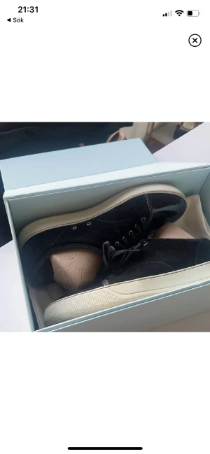 Lanvin  - Säljer dem här lanvin skorna för endast 2300 i storlek 9 som passar ungefär 42-43.  (Endast skira ingår).