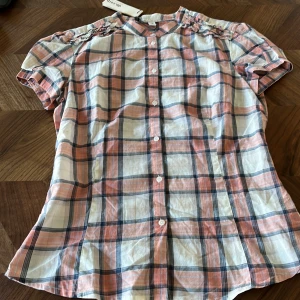 Vintage blus Esprit - Supersöt vintage blus från Esprit, perfekt till sommaren! Nyskick och aldrig använt, lappen är fortfarande på. Storlek: 38 Nypris: 400