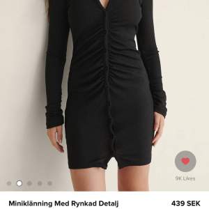 Säljer denna klänning från NA-KD som inte längre kommer till användning💕💕 storlek S och väldigt stretchig! Nyskick!🥰 