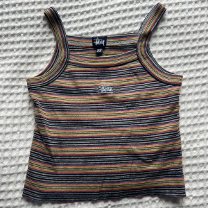 Stüssy linne  - Gulligt stüssy linne som är lite croppat. 