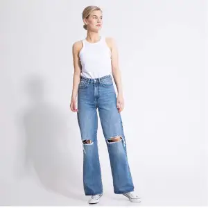 Super snudd högmidjade jeans från 175 laget som har bara använts 2 gånger för att dom är för stora på mig. Printer kan diskutera.