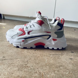 Oanvända chunky sneakers - Oanvända chunky sneakers från asos. Endast testade. Storlek 40. 