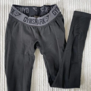 Gymshark tights - Sitter inte jättehögmidjat, köpta på Plick men inga synliga tecken på användning 