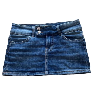 Demin Mini Skirt - Demin Mini Skirt Blå. Bra skick! Skickas nytvättade och strukna. Skicka ett meddelande till mig om ni vill ha mer bilder, information etc! <3
