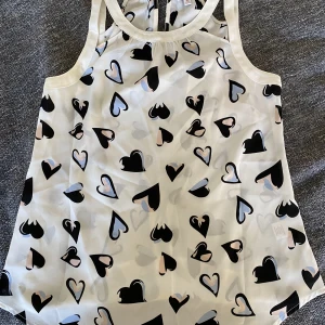 Sommarlinne  - Så gulligt sommarlinne❤️‍🔥 köpt på secondhand och aldrig använd av mig❤️‍🔥Skriv privat för mer information eller bilder