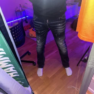 Dsquared2 jeans  - Dsquared2 jeans. Väldigt fint skick. St 52, skriv privat om mer frågor osv. Priset kan pratas om vid snabb affär. 