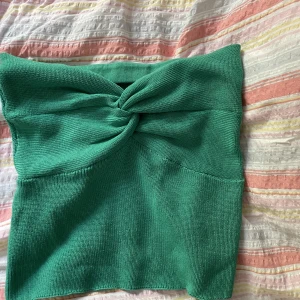 Bandeau topp - Oanvänd i storlek M passar mig som är en S 