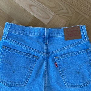 Levis shorts  - Säljer nu dessa Levis shorts 😻 Shortsen är endast testade då dom inte passade mig och dom är i nyskick. Bara att höra av dig vid frågor eller fler bilder 💘