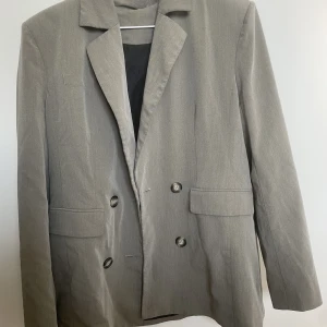 Kavaj - Kavaj köpt secondhand uppskattad storlek S