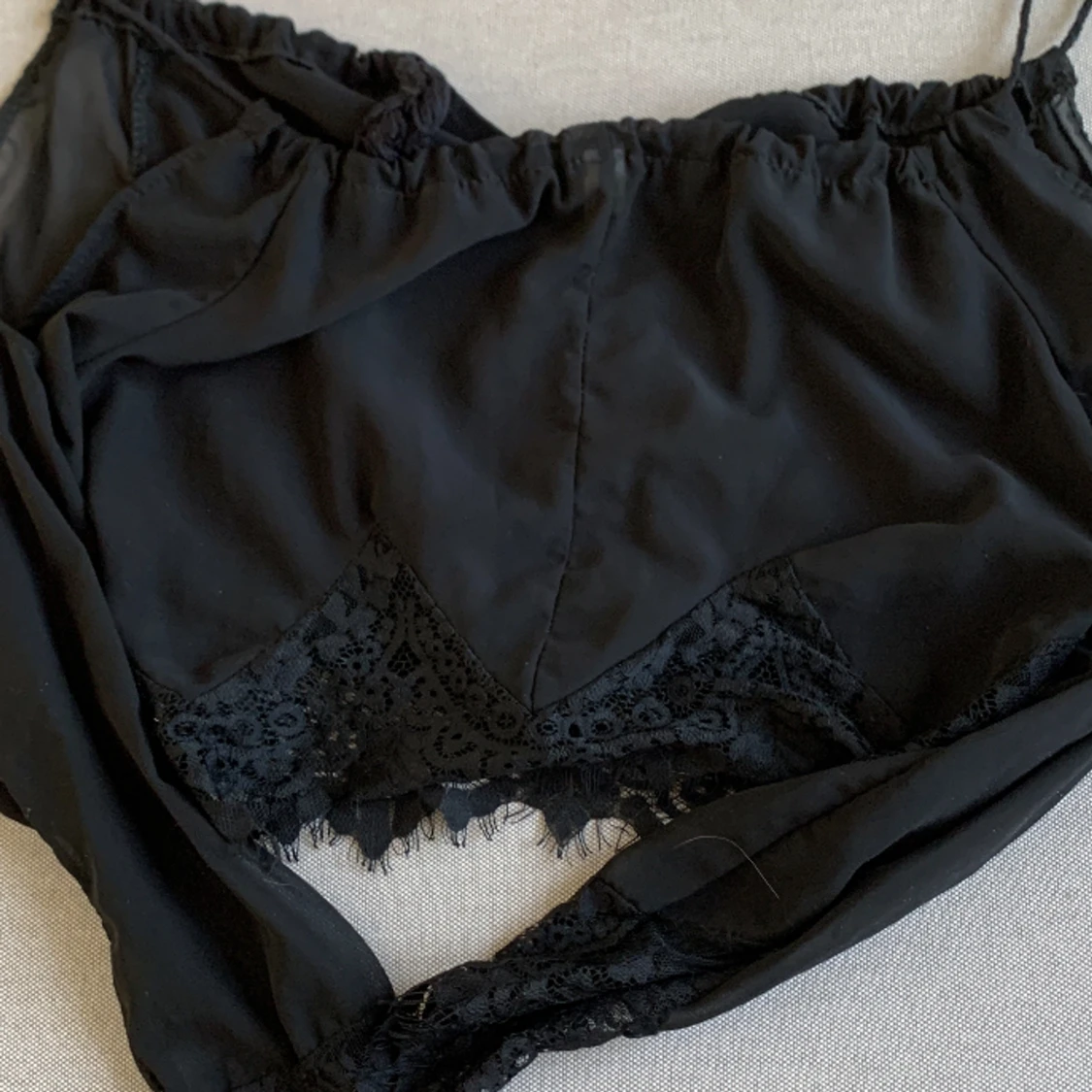 Svart tunn långärmad tröja  - 90