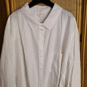 Summer linen shirt - Beautiful 100% linen shirt from H&M. Large size, super comfortable if youre a smaller size and wants oversized. Lovely quality fabric, perfect for summer 💖