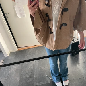 Poncho/kappa - Skit snygg poncho/kappa perfekt nu i vår, passar till det mesta!