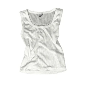 Jätte fin basic vit linne - Vitt sommar linne i tunt tyg, otroligt fin och använt få gånger.