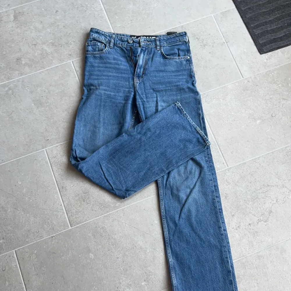 Mycket fina jeans i perfekt skick. Köpta för 1100 från KARVE . Jeans & Byxor.