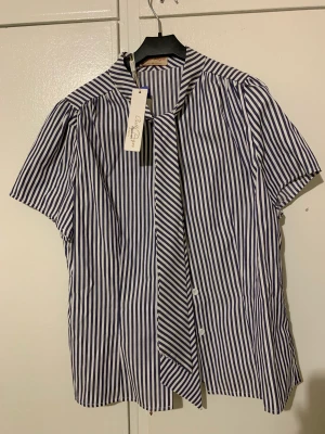 Tröja - Helt ny tröja som har aldrig använt