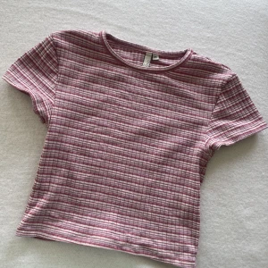 Rosa topp  - Denna slutsålda rosa topp i strl xs sitter som en S. Jättesnygg, 90k