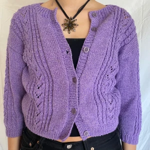 Knitted kofta - Jätte fin stickad kofta. Tror att den är handgjord och köpte den på plick för ett tag sen men tyvärr inte kommit till användning för min del. Knittwear är sommarens trend så passa på! 💜
