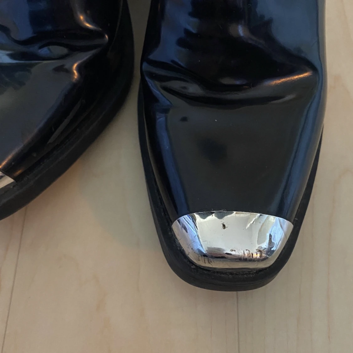 Svarta boots med silver tå - 91