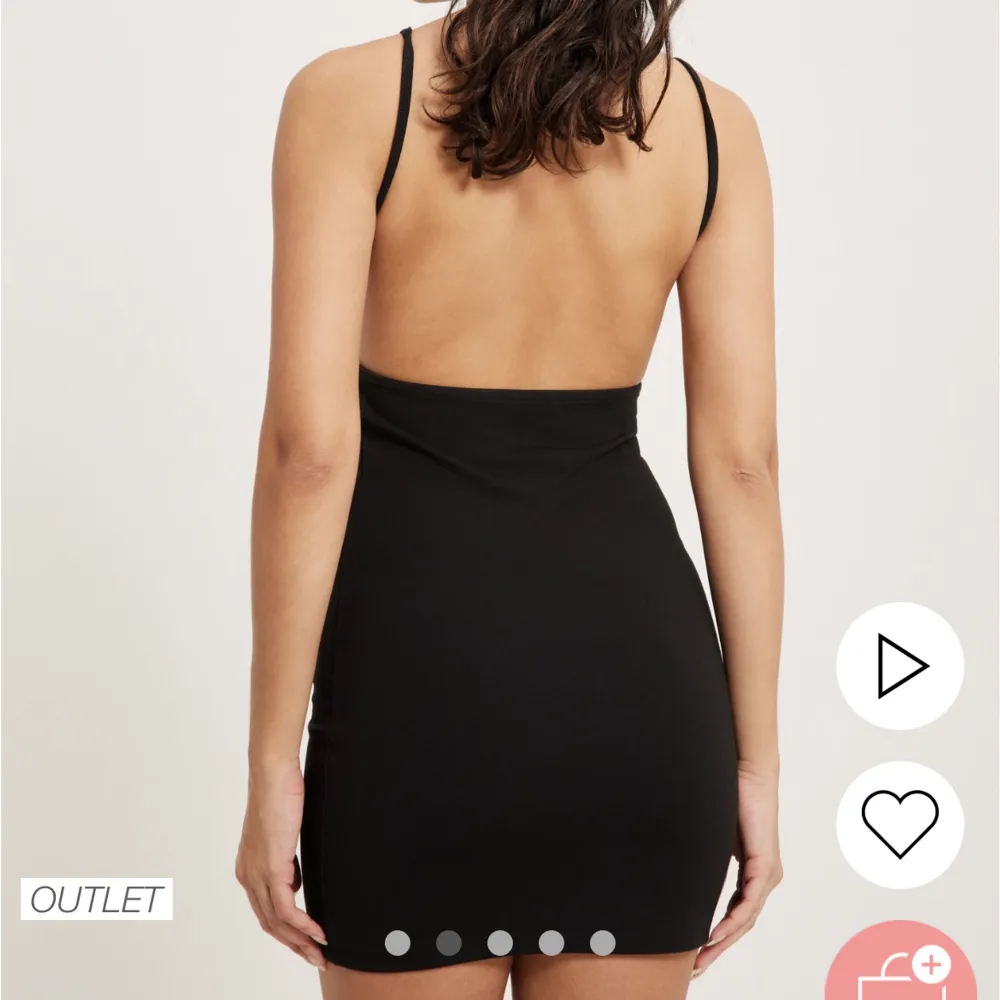 svart klänning med öppen rygg från Nelly.com 💕💕endast provad. Klänningar.