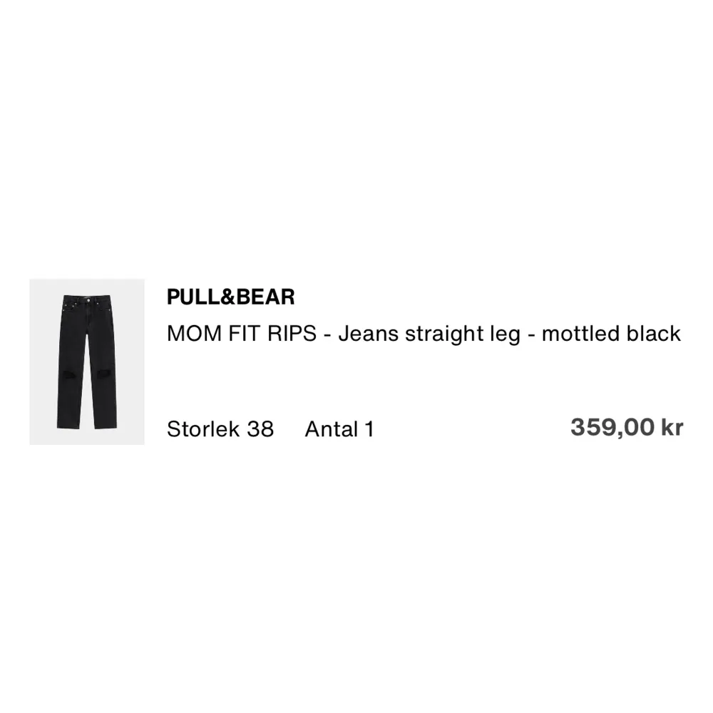 Jeans straight leg svarta med hål Pull & Bear Aldrig använda  Säljes pga förstora i midjan  Nypris 359kr, säljes för 330kr 🩷. Jeans & Byxor.