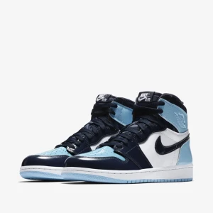 Jordan 1 chill blue - de e som nya, har använt 3 gånger eftersom de är lite stora för mig och inte min stil 