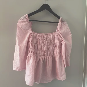 Rosa topp - Oanvänt