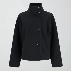 SÖKER Gina Tricot kappa - SÖKER! Söker denna jättefina kappa från Gina Tricot i marinblå, Storlek xs-s. Skriv gärna om ni har en ni vill sälja 💗 