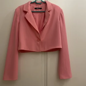 Blazer - Från ginatricot, väldigt fint skick. Storlek 36. 