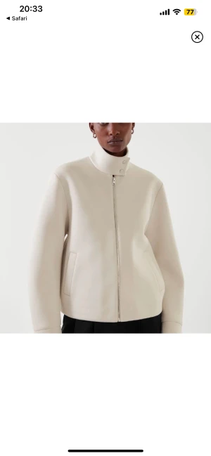 Cos boxy jacket - Jacka från coz storlek s. Varit på kemtvätt då den utsatts för kaffefläck. Så fin & fräsch! 💖