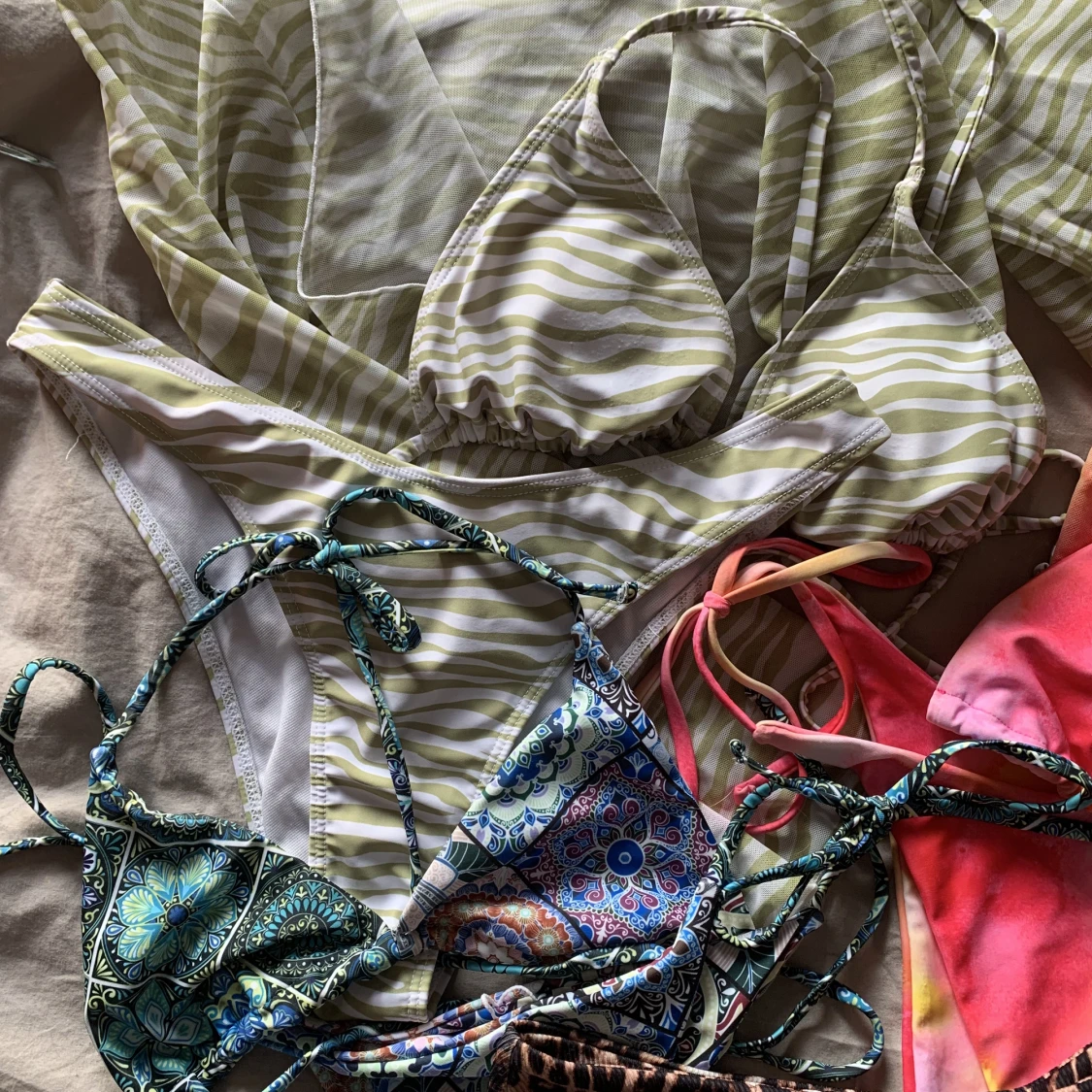 Blandande bikinis  - 90